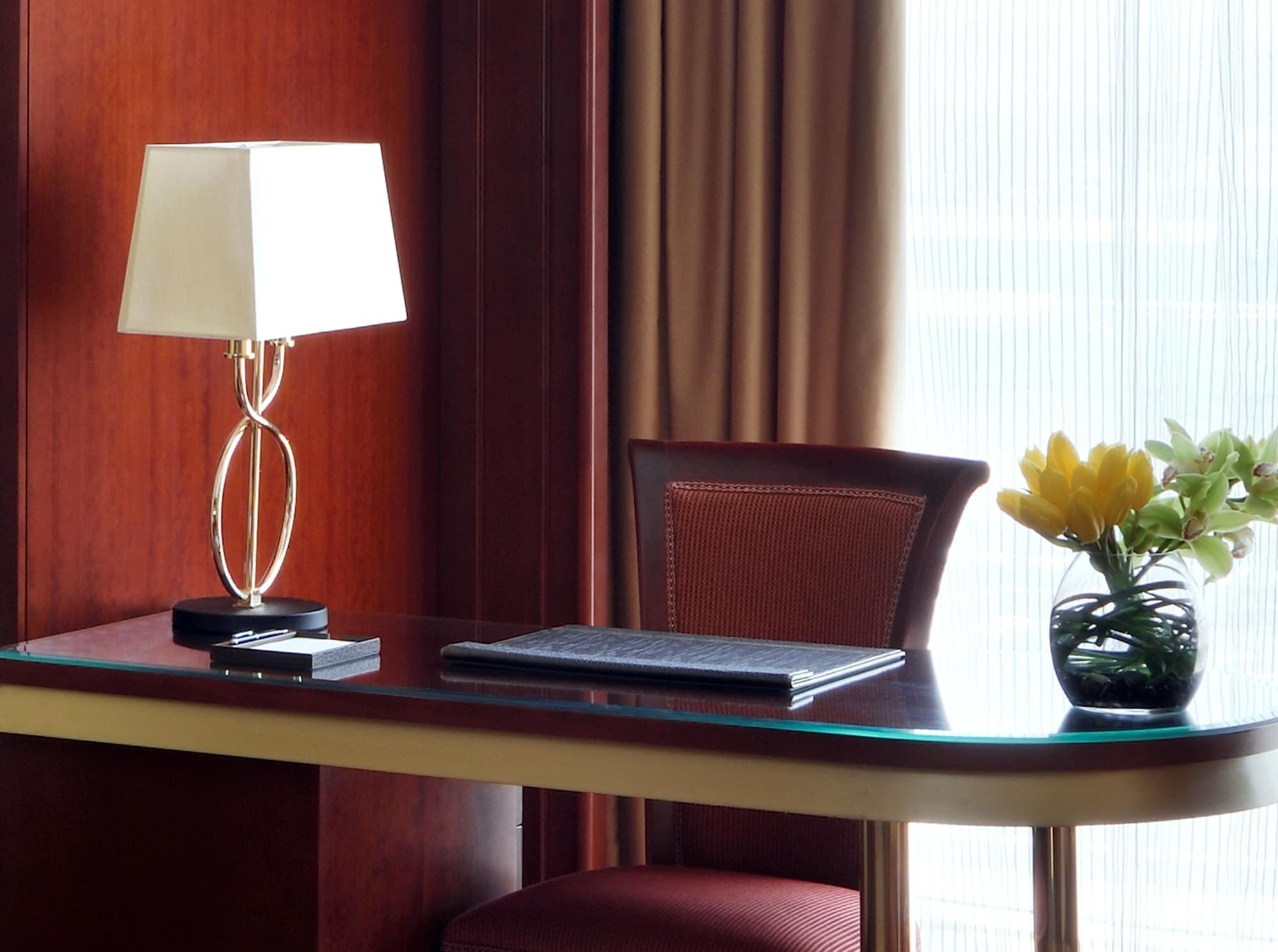 모벤픽 호텔 제다 시티 스타 외부 사진 A table lamp