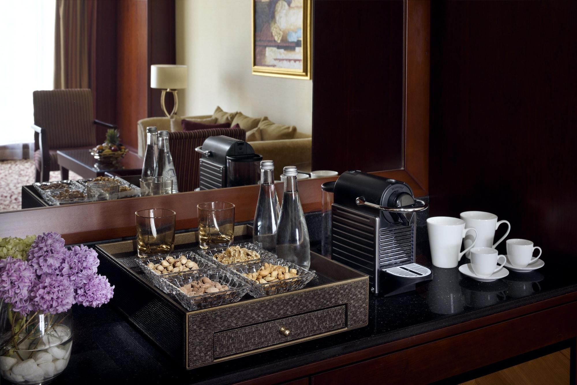 모벤픽 호텔 제다 시티 스타 외부 사진 A Nespresso machine in a hotel room