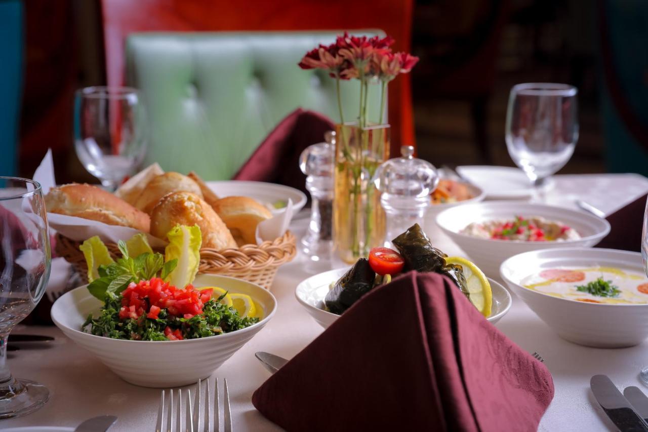 모벤픽 호텔 제다 시티 스타 외부 사진 A selection of Lebanese cuisine
