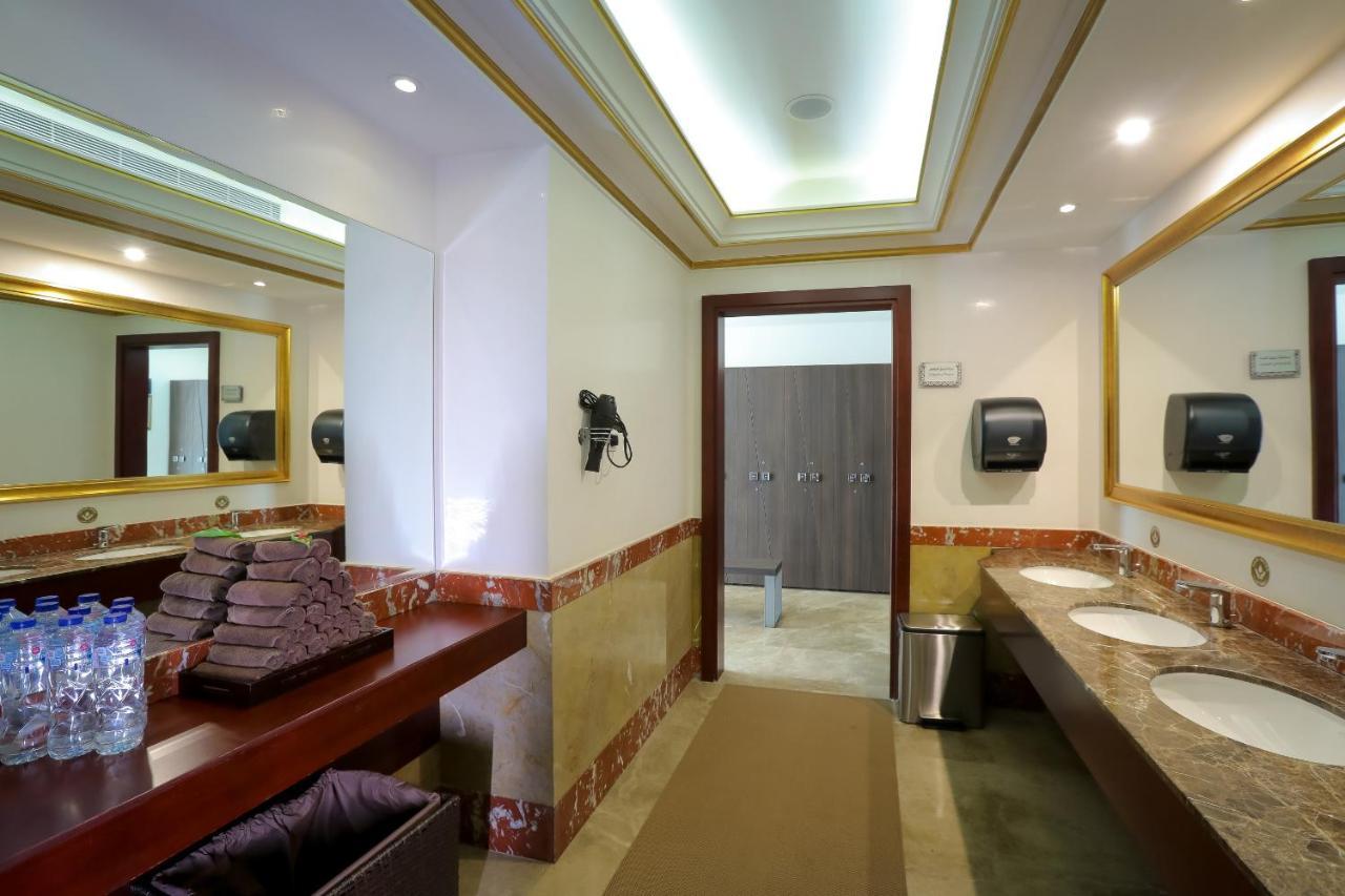 모벤픽 호텔 제다 시티 스타 외부 사진 A public restroom in a hotel