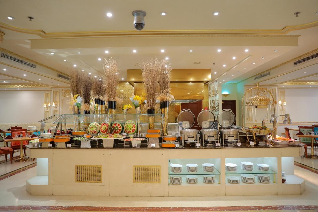 모벤픽 호텔 제다 시티 스타 외부 사진 A buffet at a hotel
